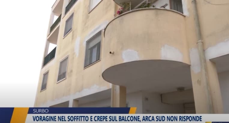 Voragine nel soffitto e crepe sul balcone, Arca Sud non risponde