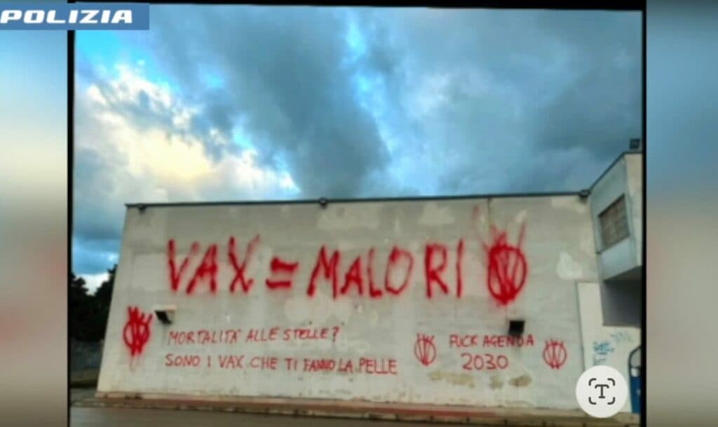 Scritte vandaliche firmate “ViVi”, quattro indagati fra Bari e Lecce  