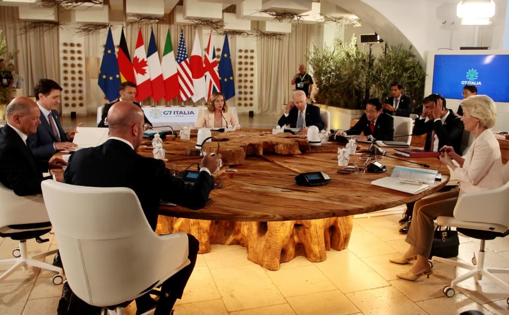 Tavolo in legno d'ulivo per i grandi del G7, Pagliaro: opera d'arte identitaria che materializza lo spirito della nostra legge