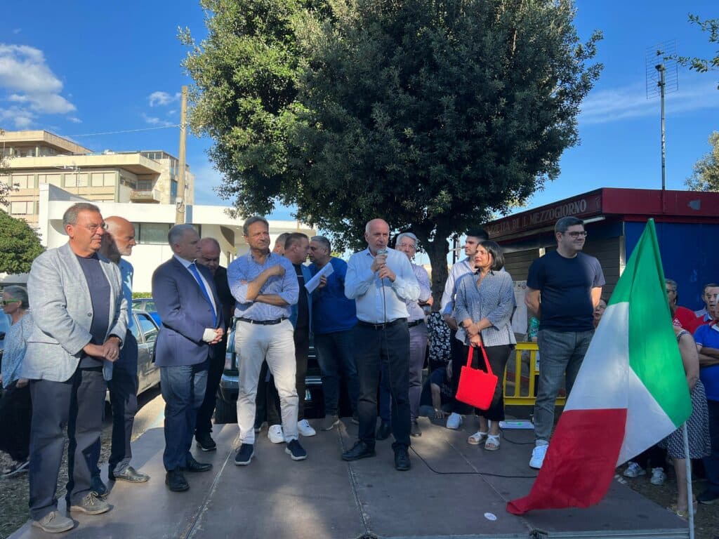 A Casarano l'abbraccio a difesa del "Ferrari"