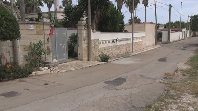 “Chiediamo l'allacciamento alla fogna dal 2018, ma siamo inascoltati” la denuncia di una famiglia di San Cataldo