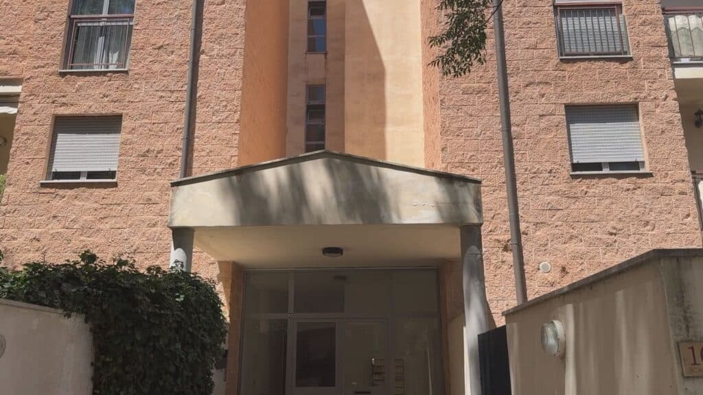 Ascensore rotto, disabili bloccati in casa da un mese