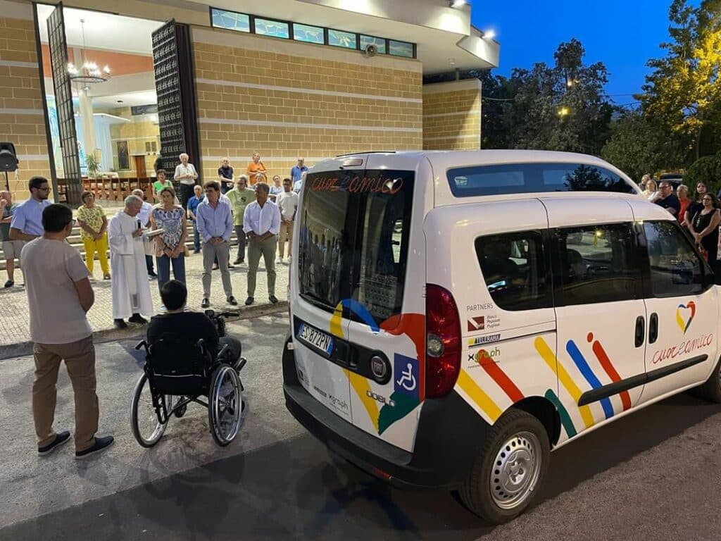 Maglie, consegnata a Fabio l'auto attrezzata di CuoreAmico