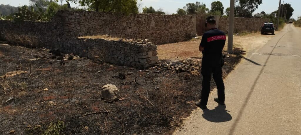 Racale, piromane colto in azione: arrestato