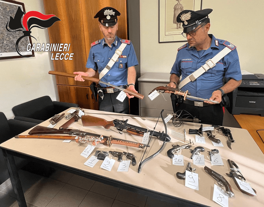 Armi spedite per posta e un arsenale in casa: arrestato medico salentino