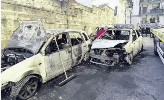 Brindisi, sei auto in fiamme per dispetto alla ex. Arrestato 35enne