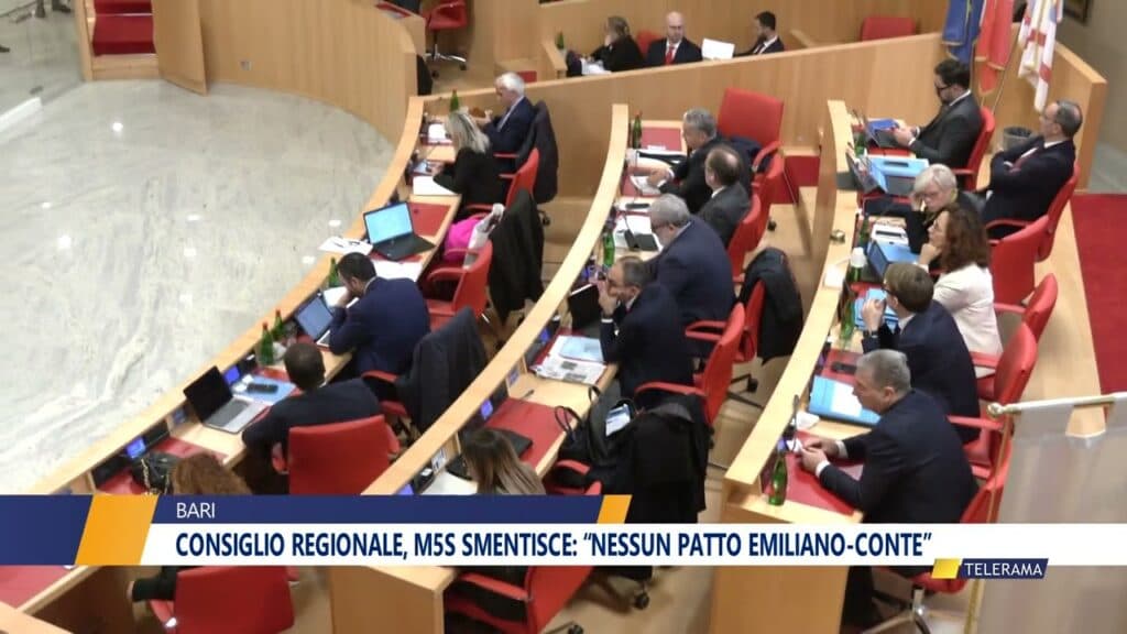 Consiglio Regionale, M5S smentisce: "Nessun patto Emiliano-Conte"