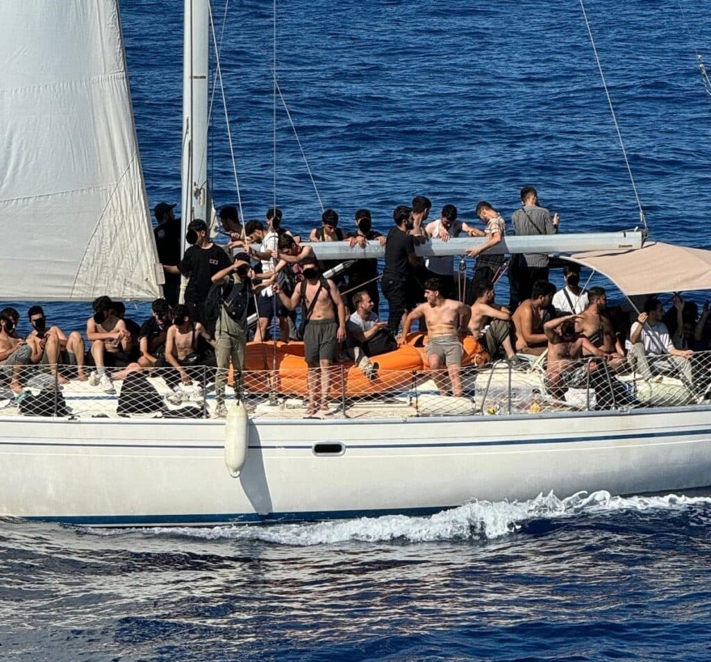 Sbarco di 69 migranti a Leuca, arrestato uno dei presunti scafisti