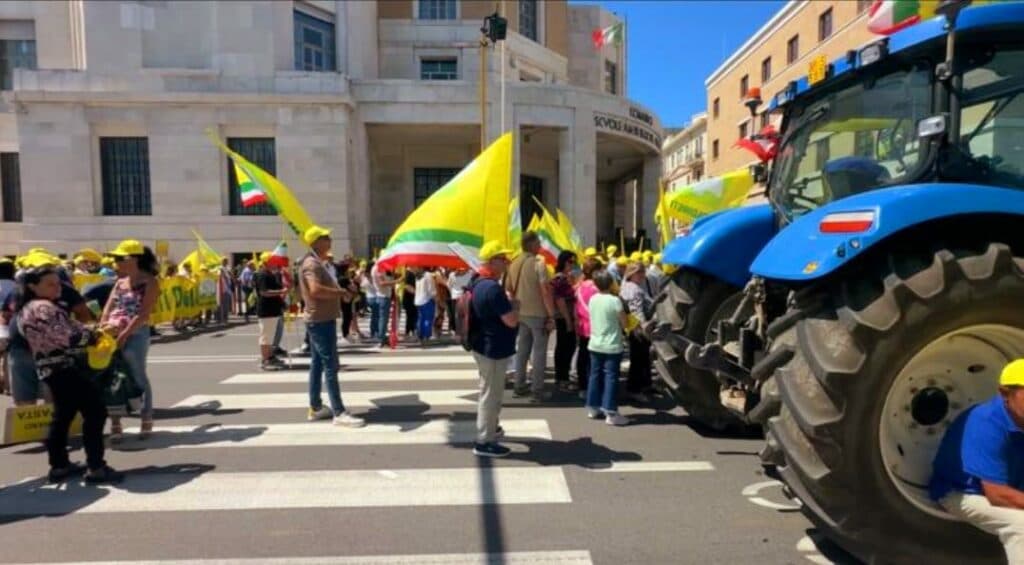 A Bari la protesta di migliaia di agricoltori, dal Salento e da tutta la Puglia