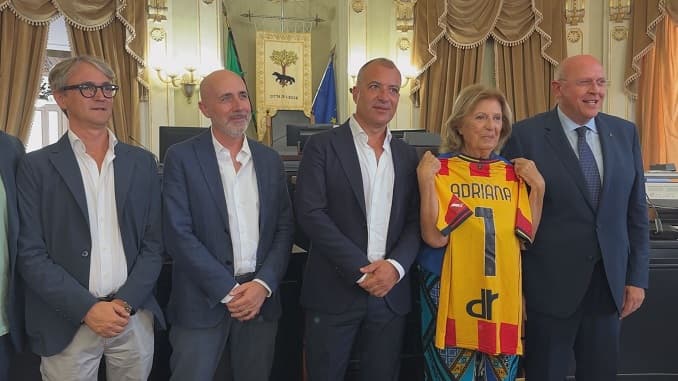 US Lecce-Comune, il sodalizio si fa più forte. Oggi la maglia per “Adriana”