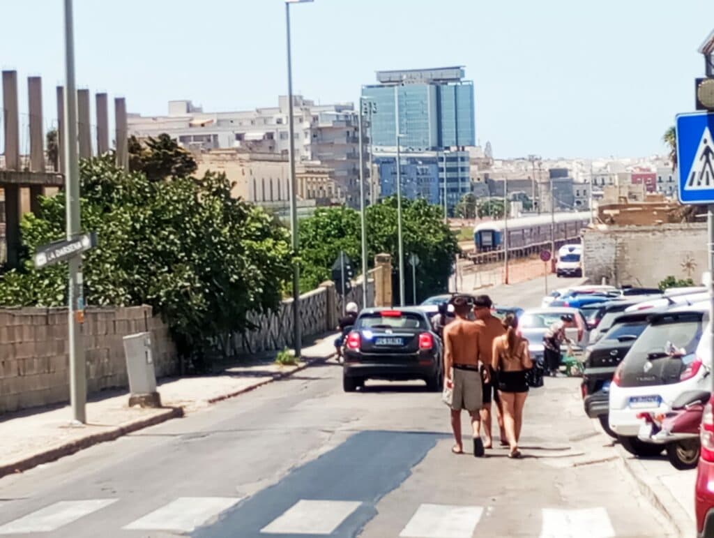 Lungomare Marconi, pericolo e poca sicurezza: la segnalazione su dilloatelerama
