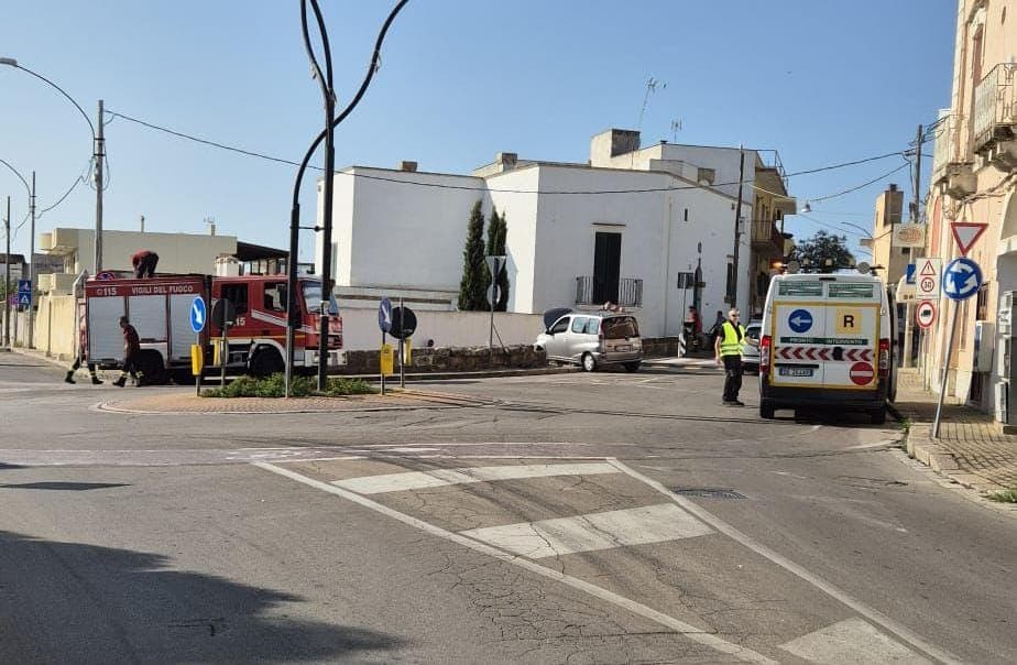 Malore alla guida, poi lo schianto: paura per 80enne