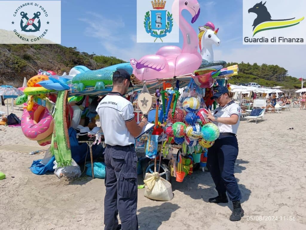 Ambulanti in spiaggia senza permessi: multe e sequestro di oltre 3mila articoli