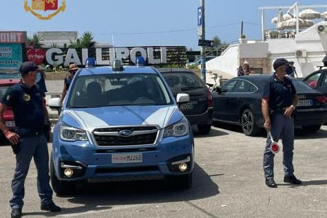 Gallipoli, baby gang in azione durante la movida: 17enne arrestato