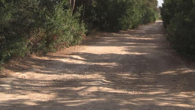Buche profonde e manto dissestato, le strade del Rauccio sempre più impraticabili
