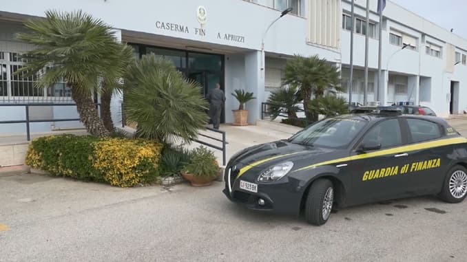 Controlli in due negozi, sequestrati 150mila prodotti pericolosi