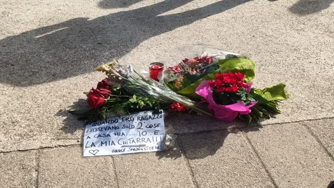 Un minuto di raccoglimento al mercato: così gli ambulanti ricordano Pippo