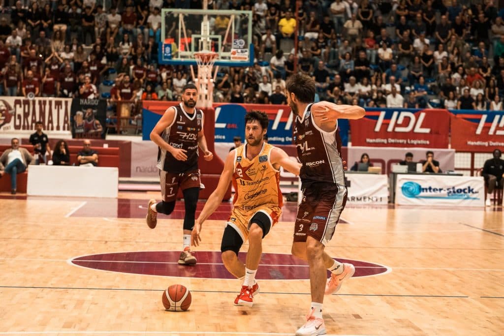 Basket A2, Nardò nel labirinto di Pesaro