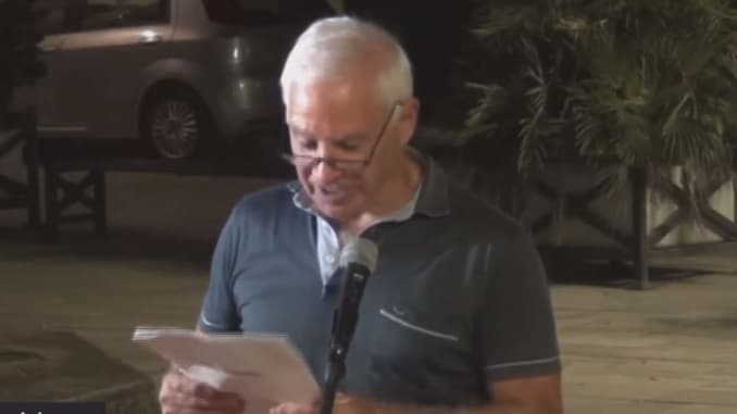 Dal palco insulti sessisti all'ex assessora: bufera sul consigliere Papa