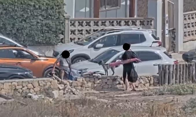 Muretti a secco distrutti per raggiungere velocemente il mare: denunciati bagnanti