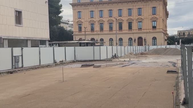 Piazza Libertini: a Natale liberata un'altra area di cantiere. Incognita mezzi pesanti per i teatri