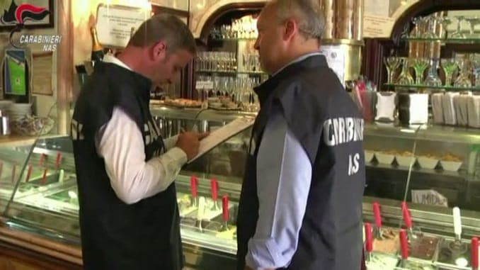 Scarafaggi e sporcizia: il N.a.s chiude un bar-gelateria