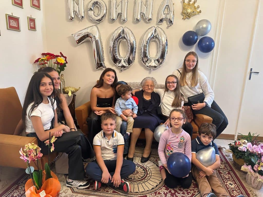 Festa a Leverano, Nonna Pia compie 100 anni: tanti auguri!