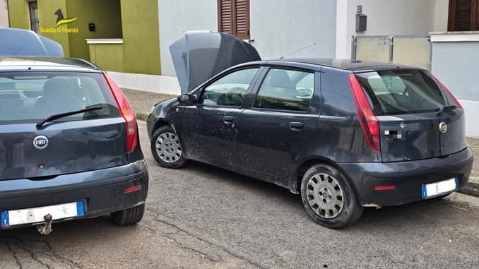 Casarano, carrozziere in pensione "clona" l'auto di famiglia