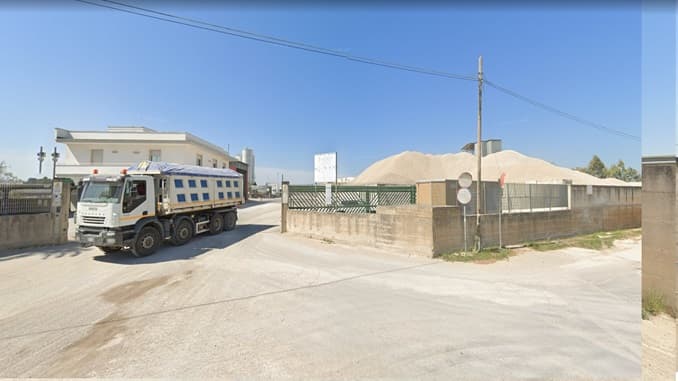 Veglie, scontro tra mezzi in una cava: feriti due operai