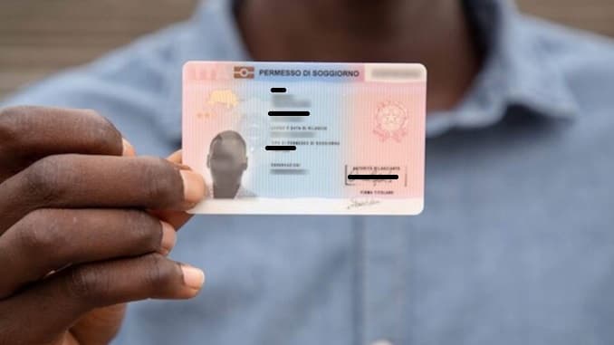 Il viaggio della speranza, poi la truffa: 6mila euro per un permesso di soggiorno