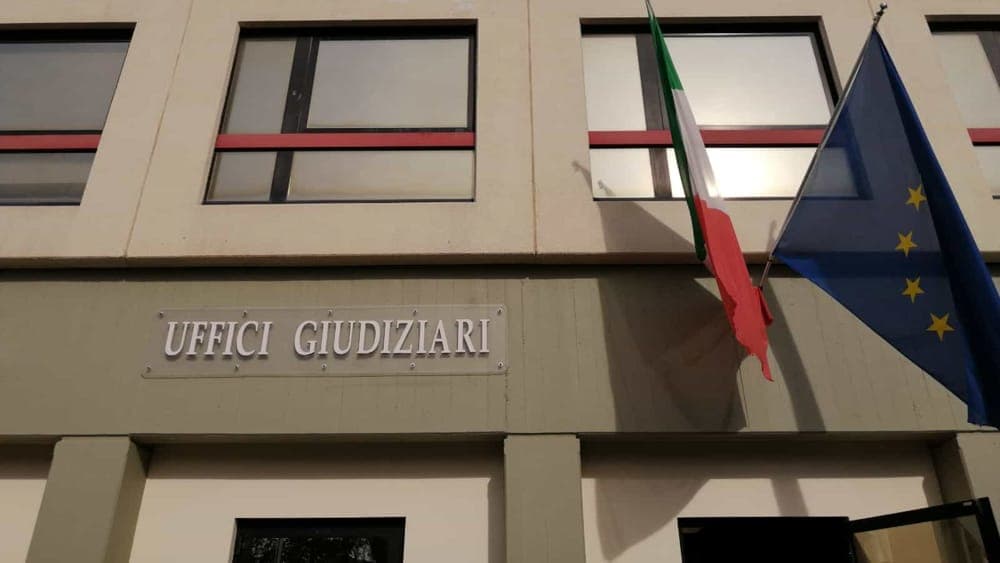 Inventa violenza sessuale da presunto branco, 20enne denunciato a Bari