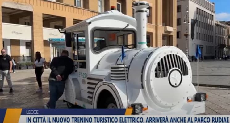 In città il nuovo trenino turistico elettrico, arriverà anche al Parco Rudiae