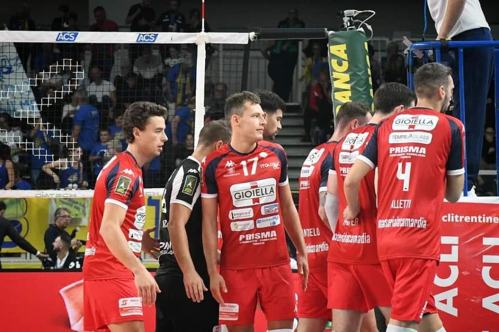 Superlega, Prisma Taranto perde con Trentino 3-0. Santangelo: "Molta emozione per l'esordio"
