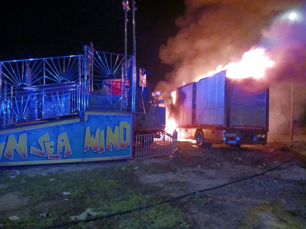 Furgone di una giostra in fiamme ad Alliste