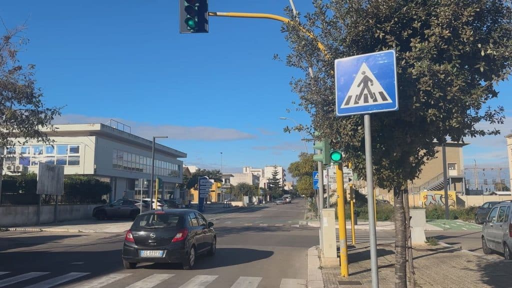 "Eliminate quei semafori di via Taranto": l'appello di un residente