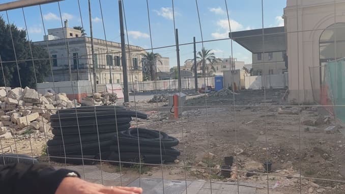Stazione: lavori fermi da tre mesi, isolate le sedi dei sindacati