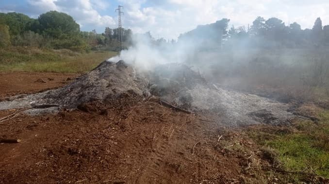 Allarme miasmi, provenivano da rifiuti incendiati: denunciato imprenditore