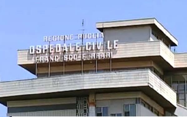 Ubriaco semina il caos e fugge: paura al pronto soccorso di Casarano