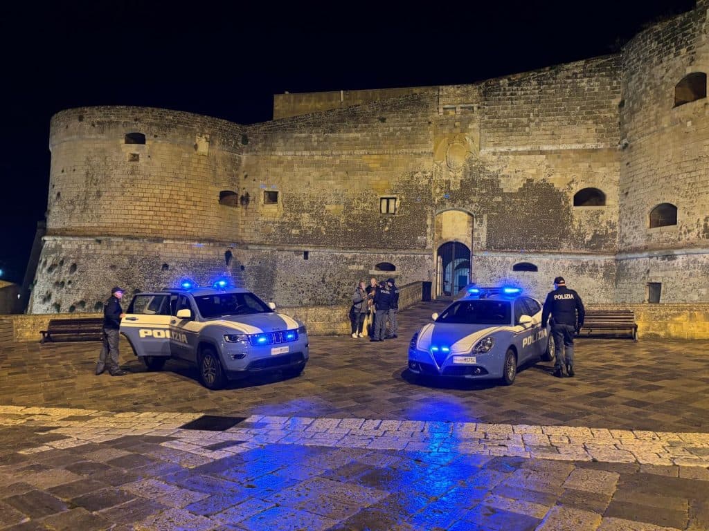 Ruba 4 quintali di olive e accoltella un poliziotto: fermato un rumeno