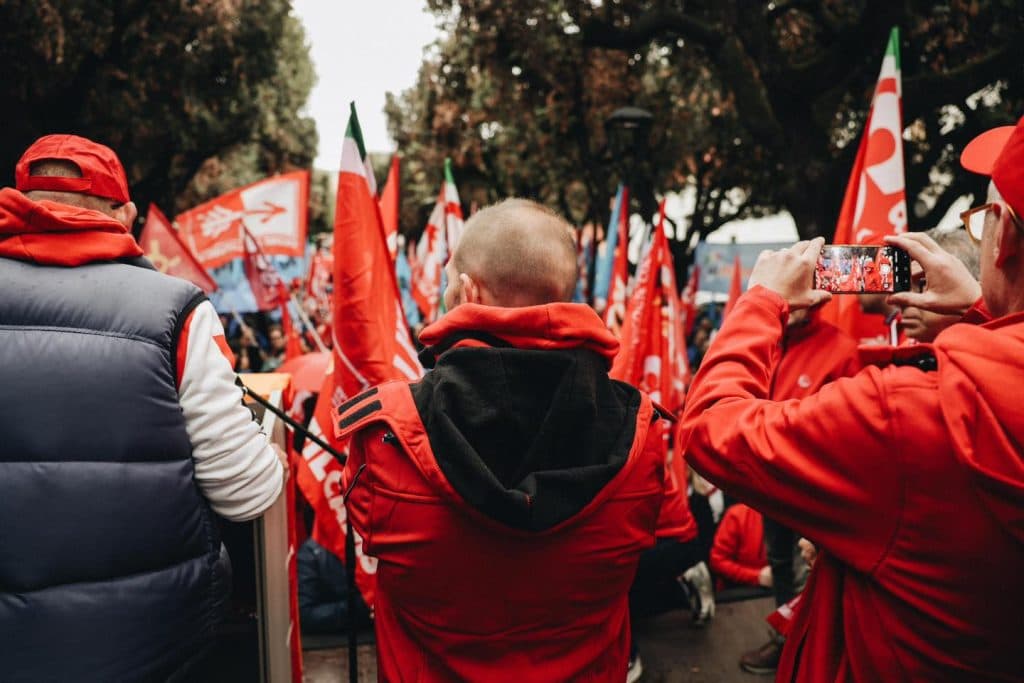 In piazza a Bari contro manovra di bilancio