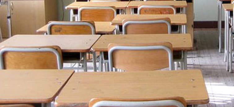 Giovane irrompe in scuola Bari e picchia studente
