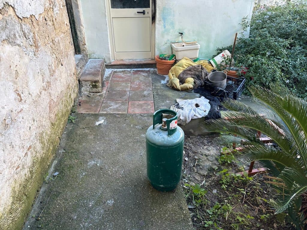 Esplode bombola di gas in un'abitazione ad Aradeo, grave un uomo