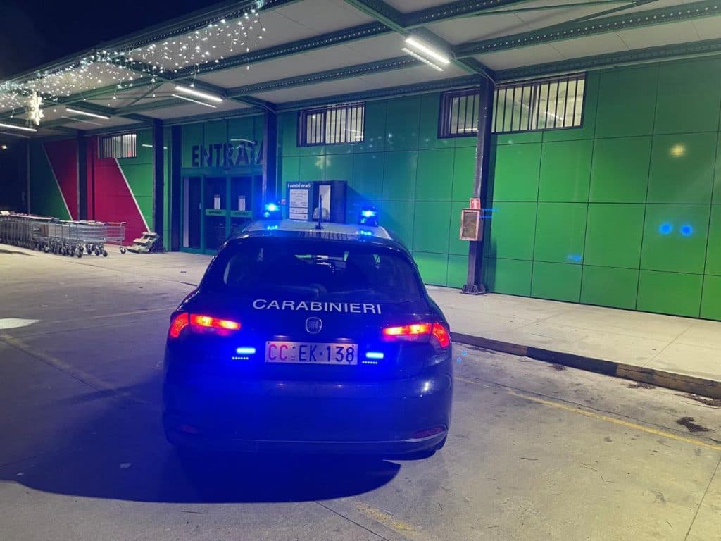 Rapinatore in azione a Melissano: esplode colpo di pistola e fugge con i soldi