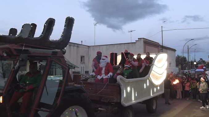 Tradizione, divertimento e solidarietà con la Festa del maglione natalizio