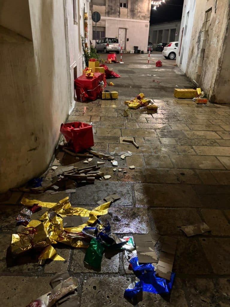 Alliste, baby vandali distruggono addobbi natalizi della Fidas