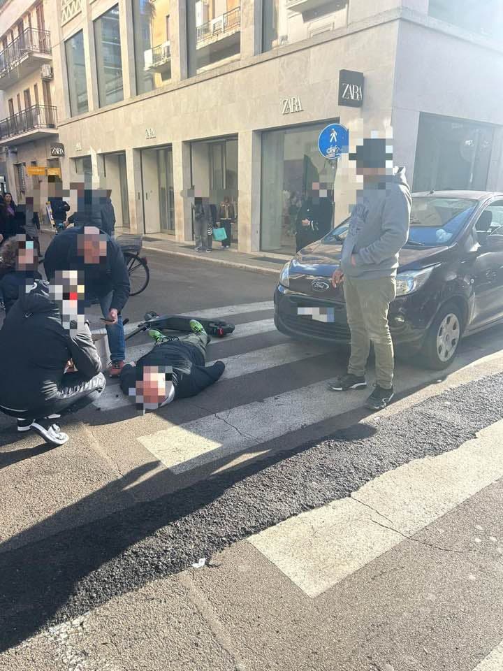 Scontro tra auto e monopattino in via Trinchese, 34enne in ospedale