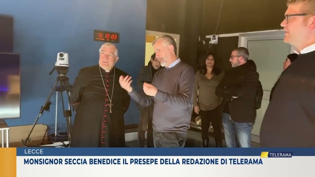 Lecce, mons. Seccia benedice il presepe della redazione di Telerama