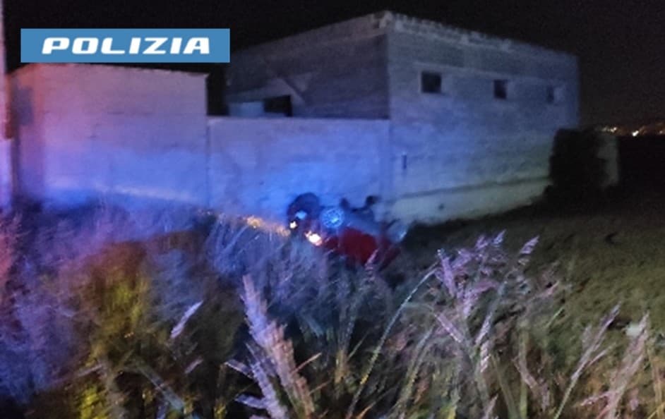 Taranto, cade con l'auto in una scarpata. Salvato da due agenti fuori servizio