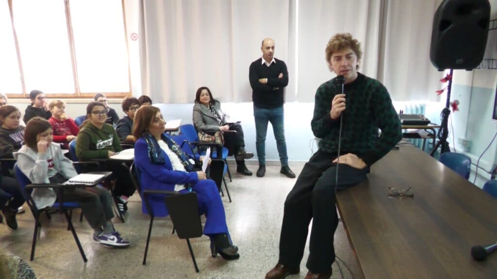 Taranto - Michele Riondino incontra gli alunni dell' I.C. Alfieri