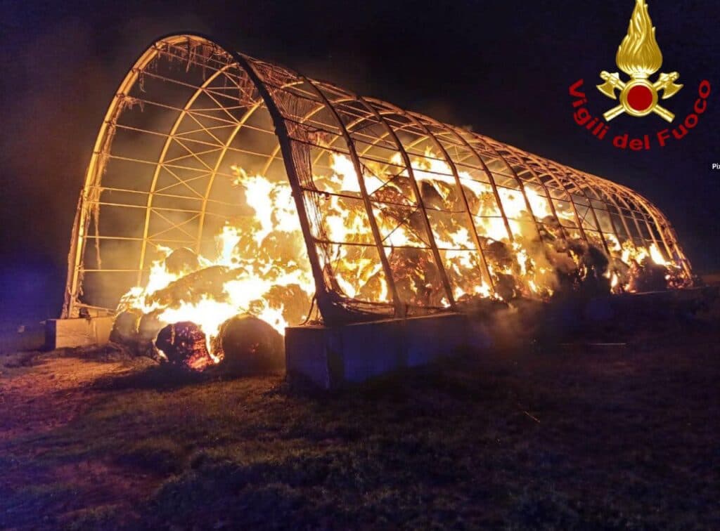 Soleto, fiamme  in un'azienda agricola